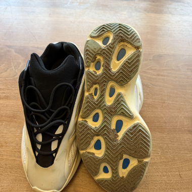 Adidas Yeezy Boost 700 V3