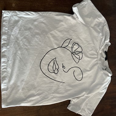 Shirt mit aufdruck, neuwertig, angenehmer Stoff. 