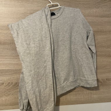Set pantaloni e felpa. Taglia EU36