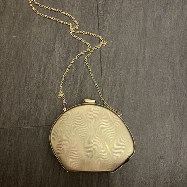 Clutch color oro