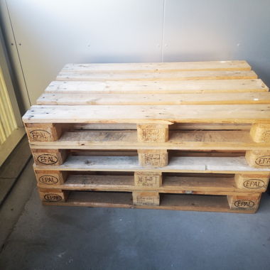 Pila di pallet in legno EPAL