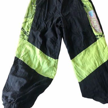 Pantaloni sportivi neri e verdi