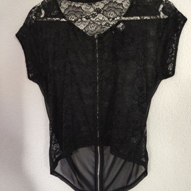 T-shirt di pizzo nero