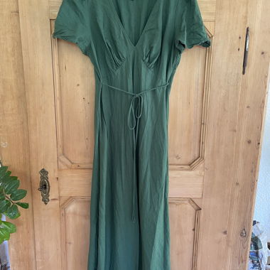 Abito estivo verde Mango con cintura annodata