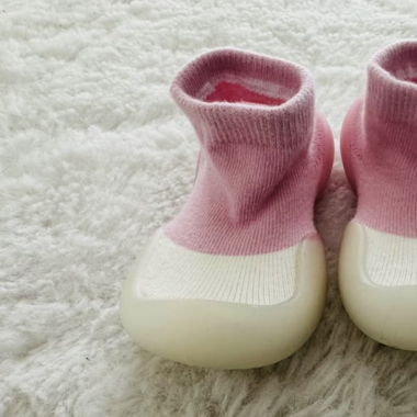 Chaussons bébé neuve taille 20-21