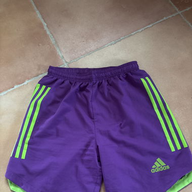 Sporthose kurz violett grün