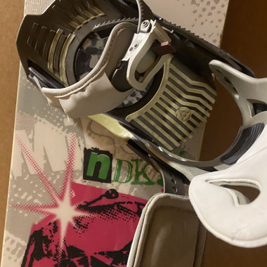 Snowboard HDK avec fixations