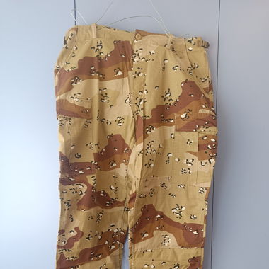 Pantalon d'assaut camouflage Marines USA taille sur photo