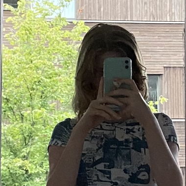 Süsses set mit Jeansrock und Crop-Top