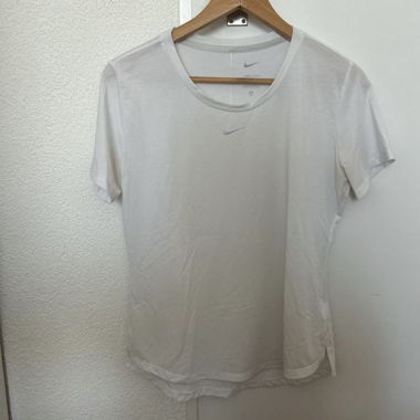 nike t-shirt