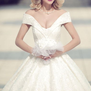 Handgeschneidertes Brautkleid Gr. 36-38