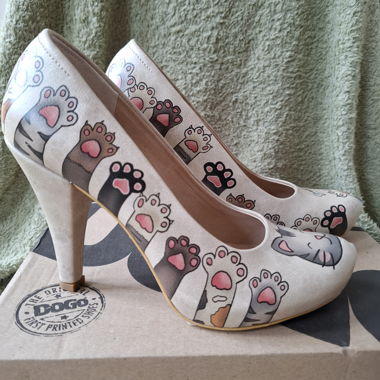 Brandneue Dogo-Pumps