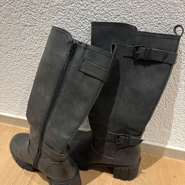 Dark grey leather-look boots
