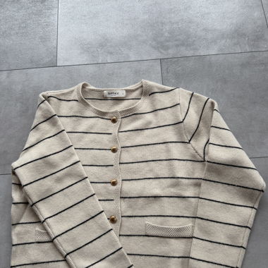 Gestreifte Strickjacke