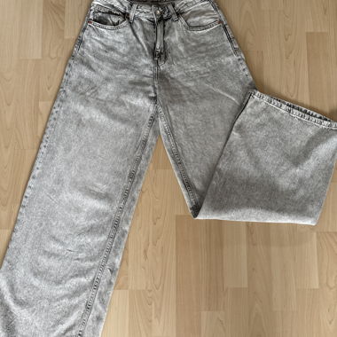 Light Grey High-Waist Jeans