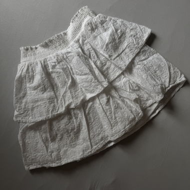 Weisser Broderie-Rock