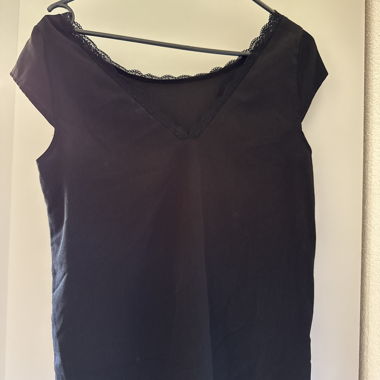 Top in pizzo nero