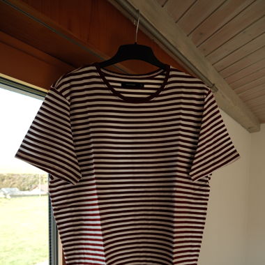 T-shirt à rayures rouge et blanc