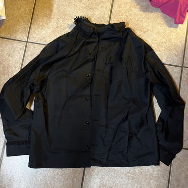 Blouse with special collar