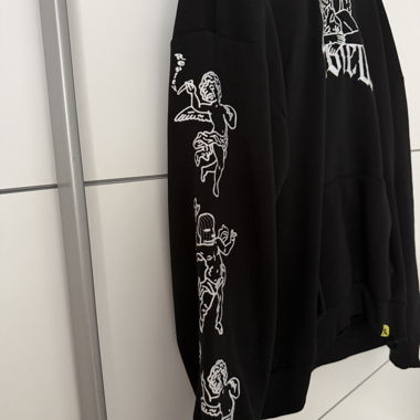 Schwarzer Hoodie mit Engelprint
