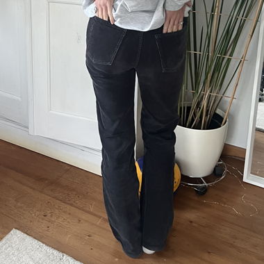 Schwarze Cordhose