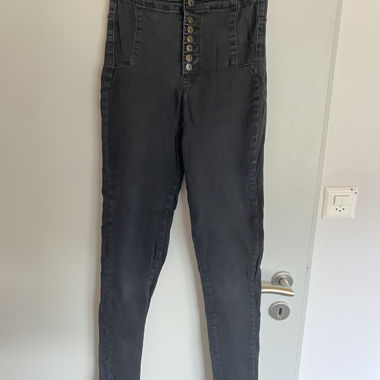 Guess-Hose