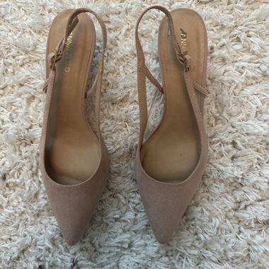 Décolleté slingback nude