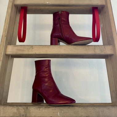 Rote Stiefeletten