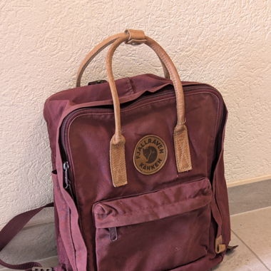 Fjällräven Kånken mit Leder in Burgundrot