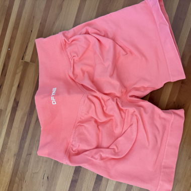 DFYNE coral shorts / S