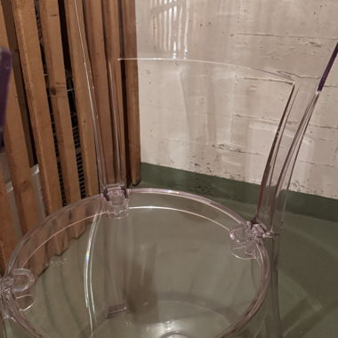 Transparente Acrylstuehle 