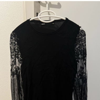 Pullover mit Spitzenärmeln
