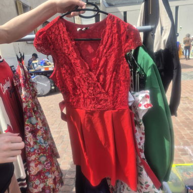 Robe en dentelle rouge