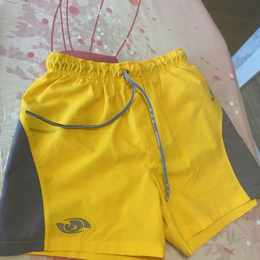 Maillot de bain pour enfants de huit ans. Tribord 