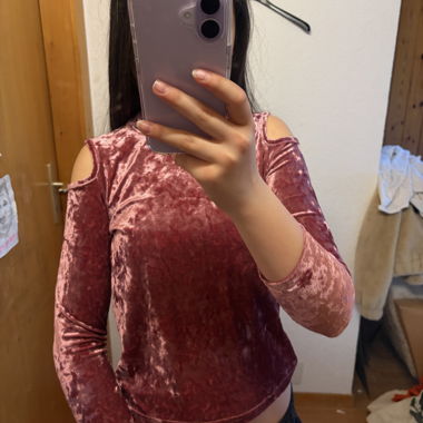 Rose velvet top with long sleeves