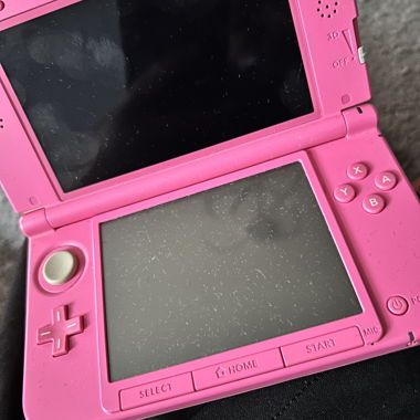 3 DS XL mit zwei Spielen