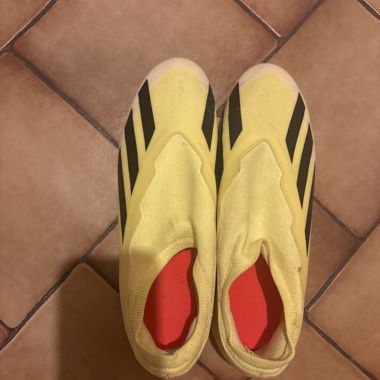 Gelbe Fussballschuhe