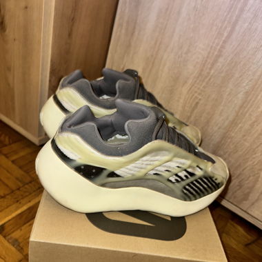 Adidas yeezy 700 v3 grigio sale