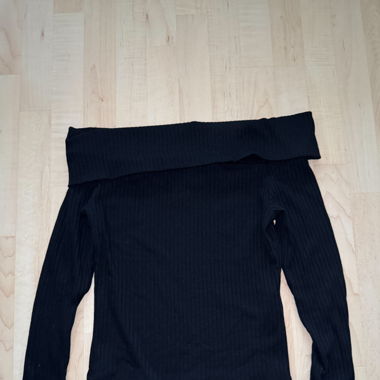 black off shoulder long sleeve 
