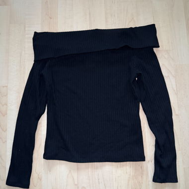 black off shoulder long sleeve 