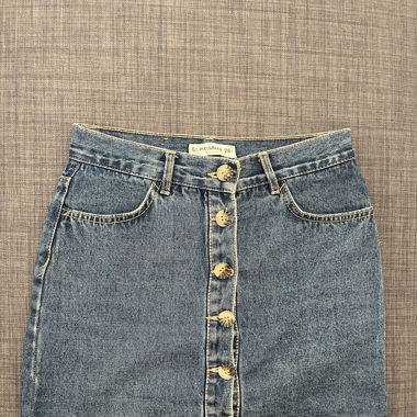 Jupe en jean avec boutons sur le devant