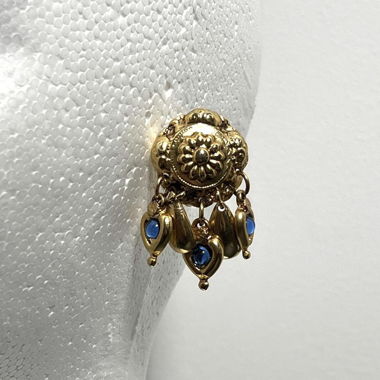 VINTAGE CLIP-ON EARRINGS