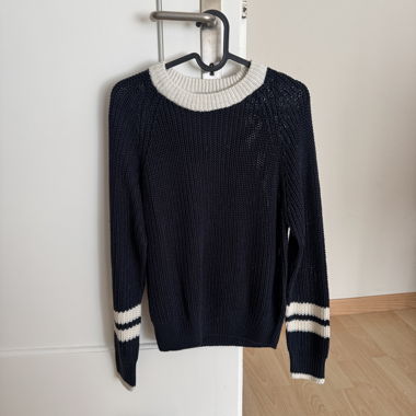 Dark knit sweater with contrast details XS