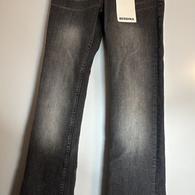 Jean gris bootcut de Bershka