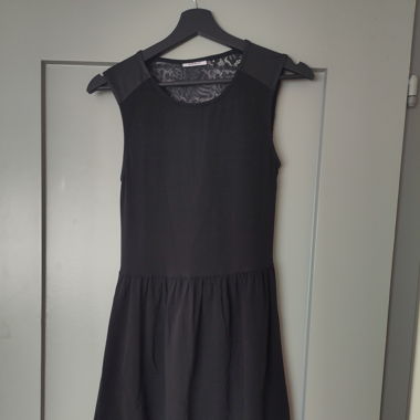 Kleid mit Transparentem Rücken