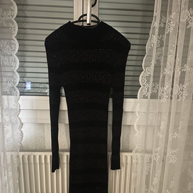 Kleid in schwarz mit glitzerfarben