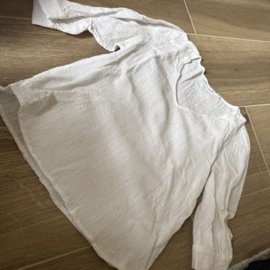 Haut blanc texturé