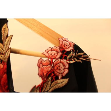 Strechkleid mit CutOuts und Stickerei