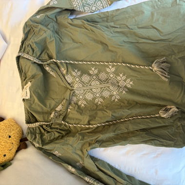 Blusa verde ricamata