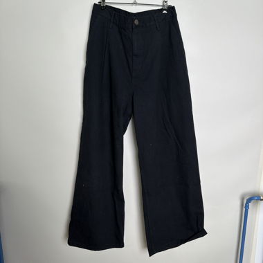 Pantaloni neri a gamba larga